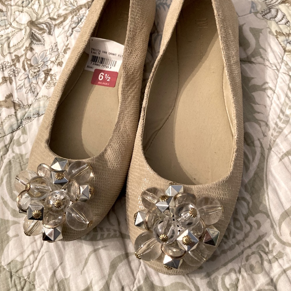 NWT sz6.5 snake🐍 skin I.N.C flats
